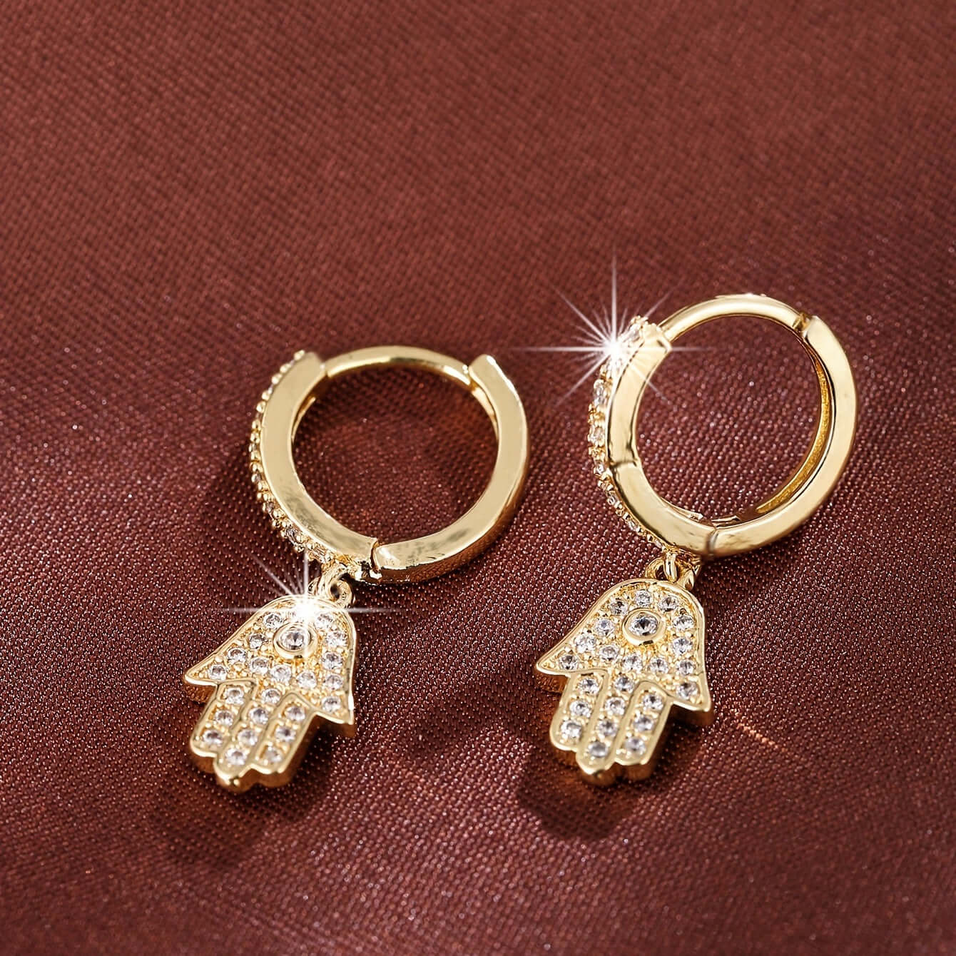 Aretes Mano de Fátima en Oro con Zirconias Brillantes